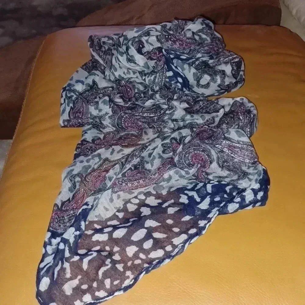 2 Light Fabric Scarves